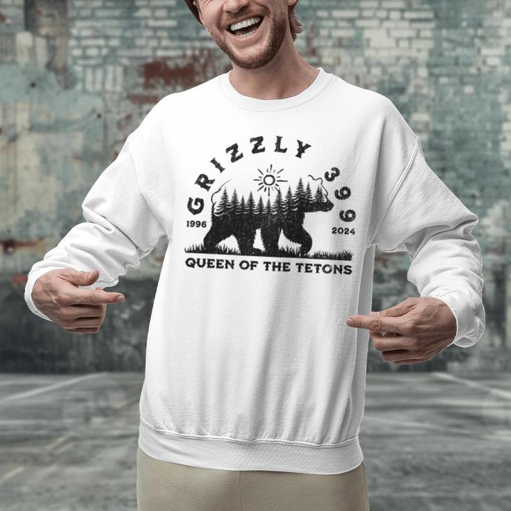 Memory Grizzly 399 1996 2024 Queen Of The Tetons Bear Lovers Unisex Sweatshirt Memory Grizzly 399 1996 2024 Queen Of The Tetons Bear Lovers Unisex Sweatshirt