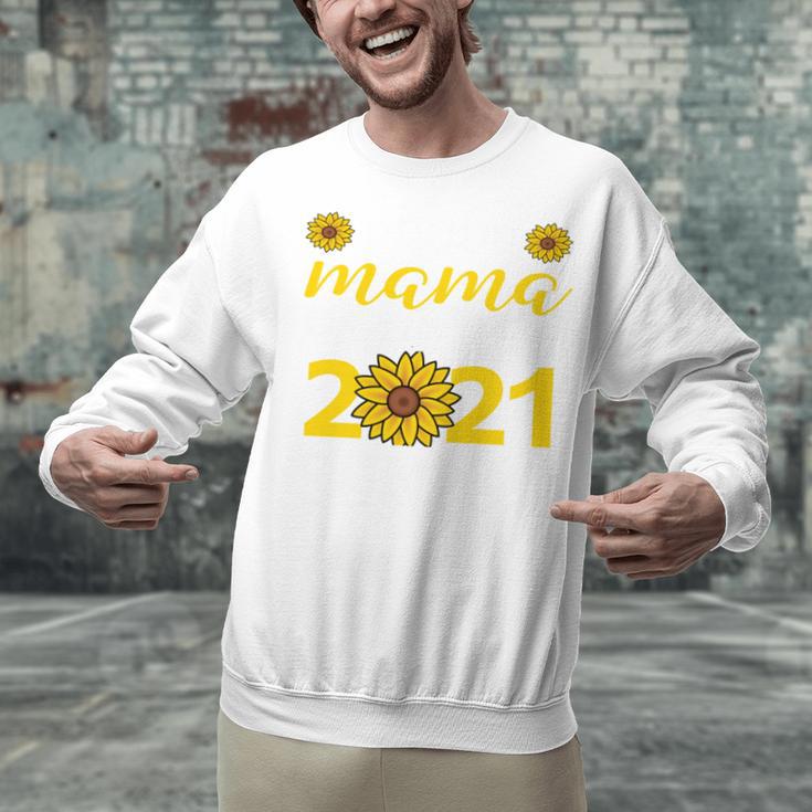Proud Mama Of a 2021 Graduate Senior Mom 2021 Graduation Unisex Sweatshirt