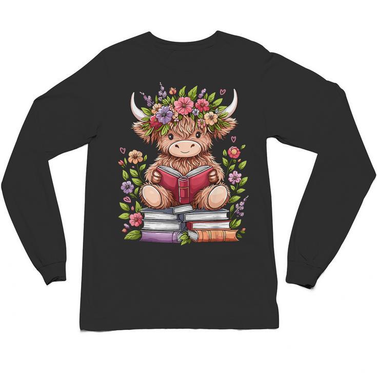 Cute Baby Highland Cow With Reading Book Bookworm Unisex Long Sleeve T-Shirt