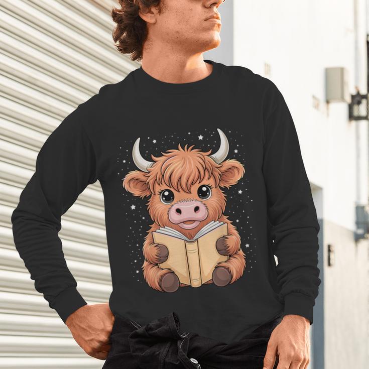 Cute Highland Cow Reading Book Unisex Long Sleeve T-Shirt