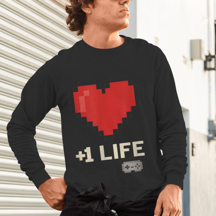 Retro Gamer 1 Life Pixel Heart – 8-Bit Gaming Nostalgia Unisex Long Sleeve T-Shirt