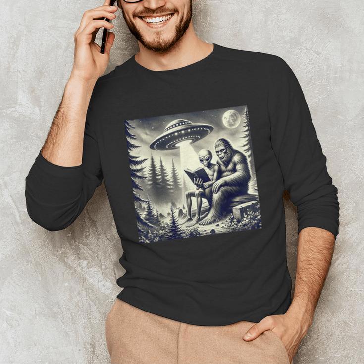 Bigfoot With Alien Reading A Book Bigfoot And UFO Unisex Long Sleeve T-Shirt Bigfoot With Alien Reading A Book Bigfoot And UFO Unisex Long Sleeve T-Shirt