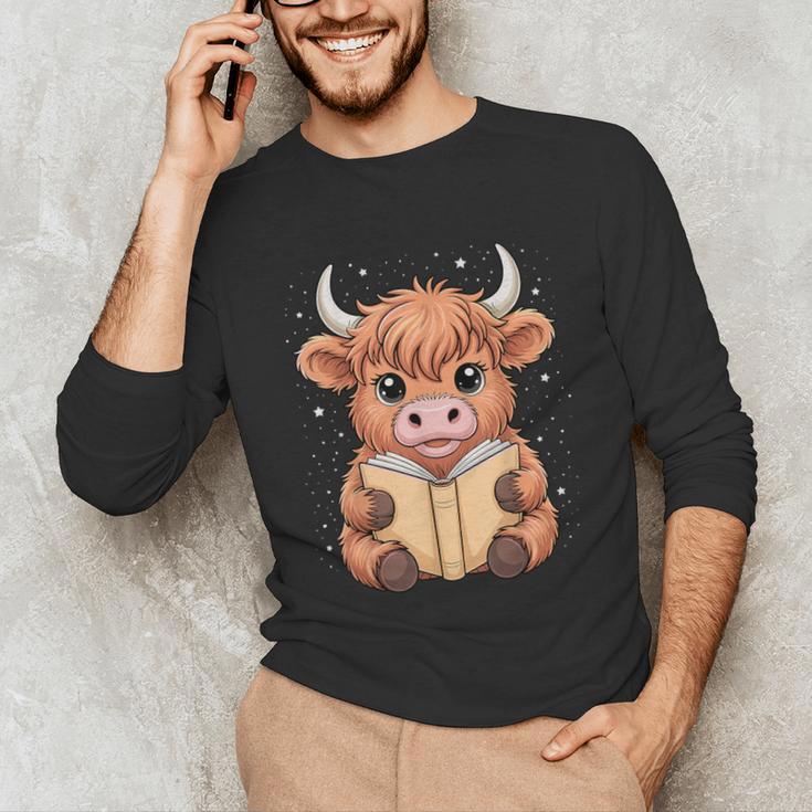 Cute Highland Cow Reading Book Unisex Long Sleeve T-Shirt