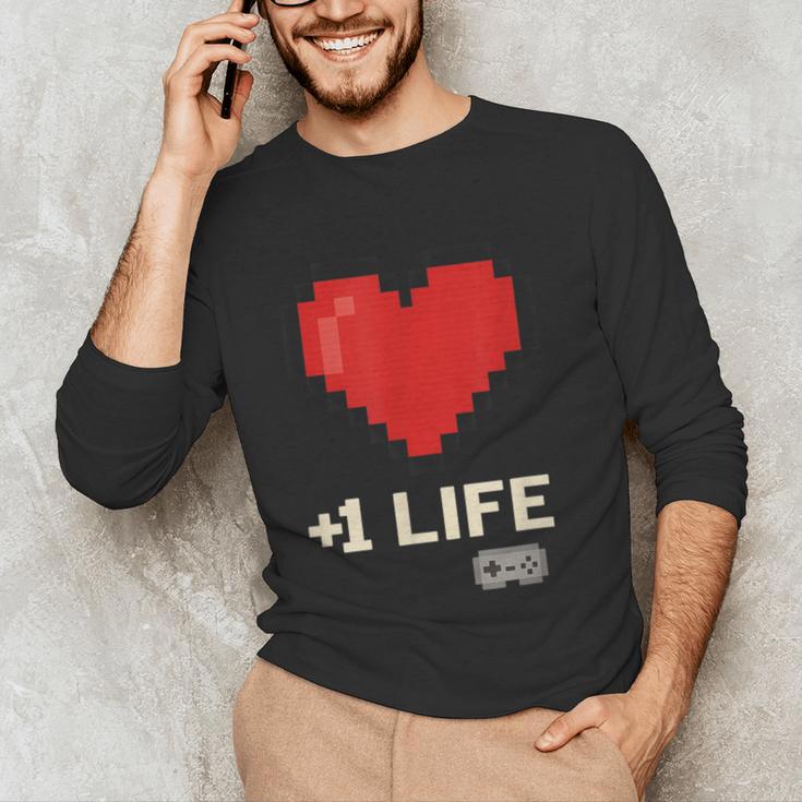 Retro Gamer 1 Life Pixel Heart – 8-Bit Gaming Nostalgia Unisex Long Sleeve T-Shirt
