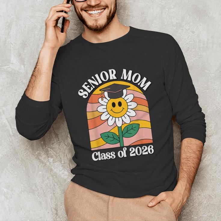 Senior Mom Class Of 2026 Daisy Flower Retro Graduation Unisex Long Sleeve T-Shirt