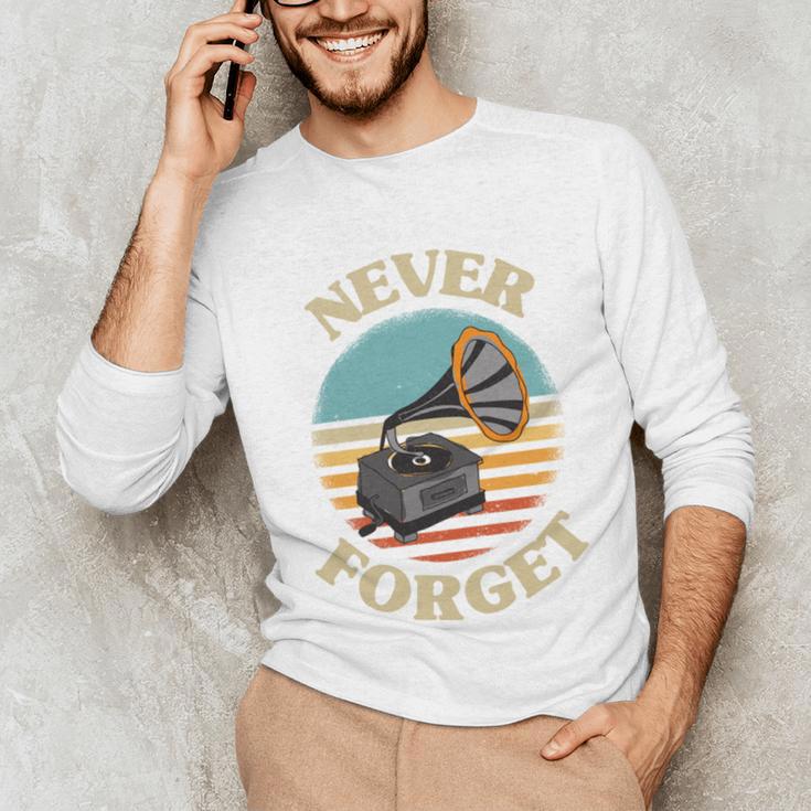 Retro Grammophone Never Forget Nostalgia Vintage Unisex Long Sleeve T-Shirt