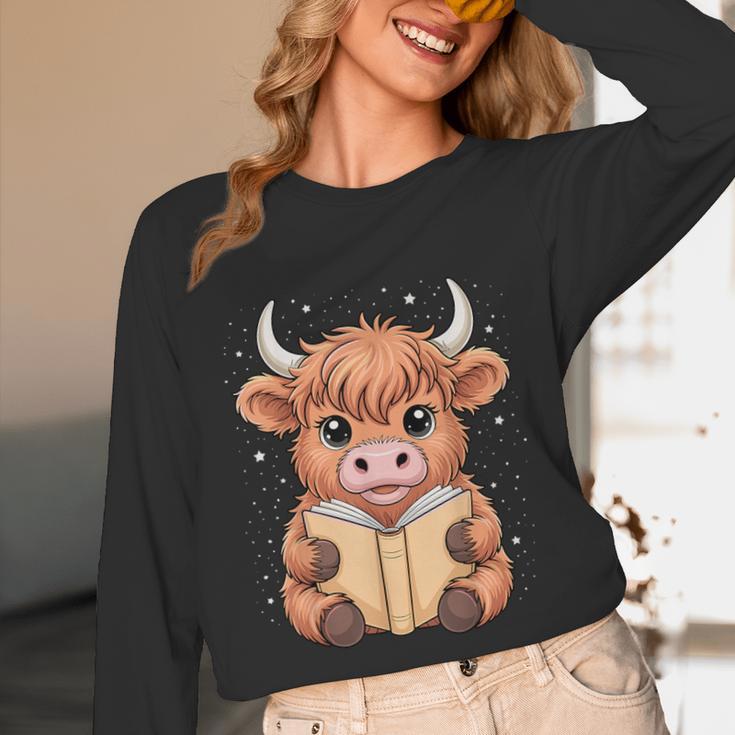 Cute Highland Cow Reading Book Unisex Long Sleeve T-Shirt