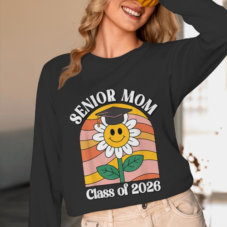 Senior Mom Class Of 2026 Daisy Flower Retro Graduation Unisex Long Sleeve T-Shirt