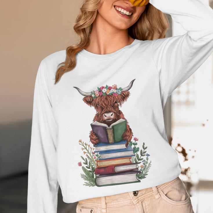 Cute Highland Cow With Book Floral Bookworm Librarian Book Unisex Long Sleeve T-Shirt