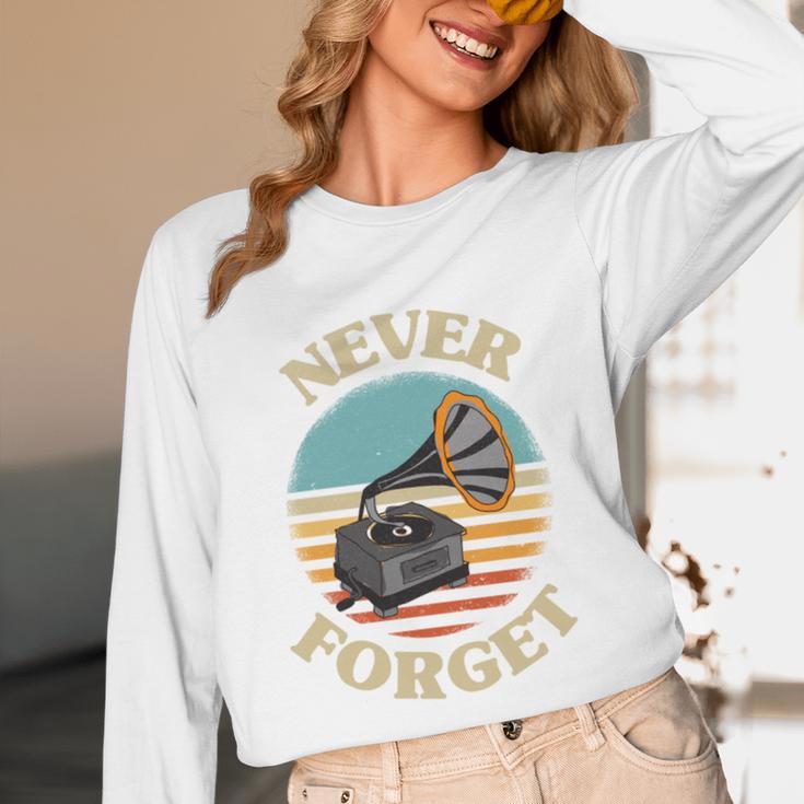Retro Grammophone Never Forget Nostalgia Vintage Unisex Long Sleeve T-Shirt