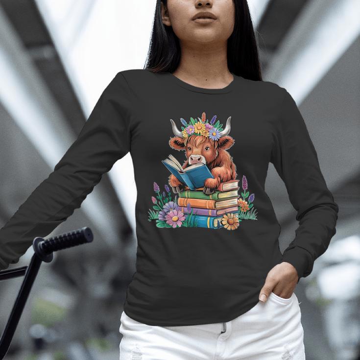 Cute Highland Cow Reading Book Baby Cow Bookworm Unisex Long Sleeve T-Shirt Cute Highland Cow Reading Book Baby Cow Bookworm Unisex Long Sleeve T-Shirt