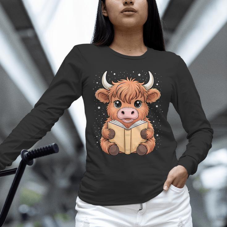 Cute Highland Cow Reading Book Unisex Long Sleeve T-Shirt