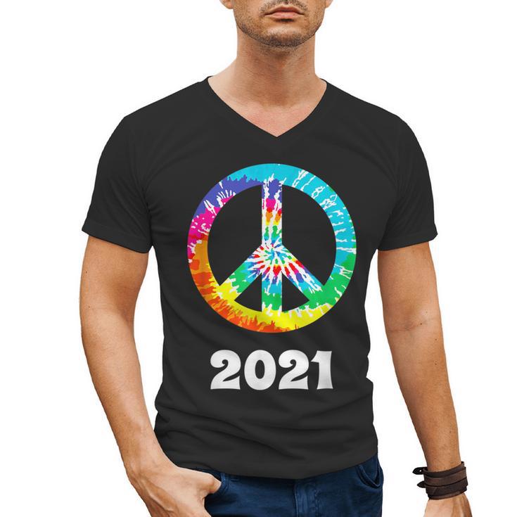 2021 Graduation Class Year Tie Dye Peace Sign Graduate Shirt Men's V-Neck T-Shirt