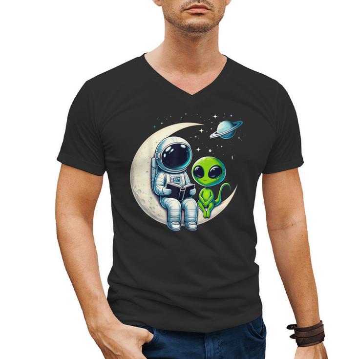 Astronaut Reading Book To Alien Shirt Moon Space Lover Kids Men's V-Neck T-Shirt