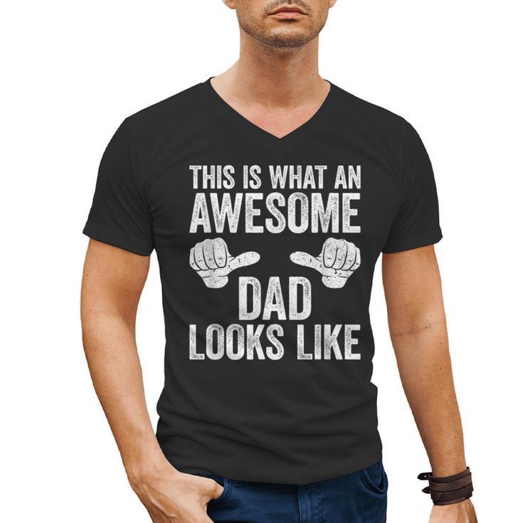 This Is What An Awesome Dad Looks Like Shirt Men Fathers Day Men's V-Neck T-Shirt