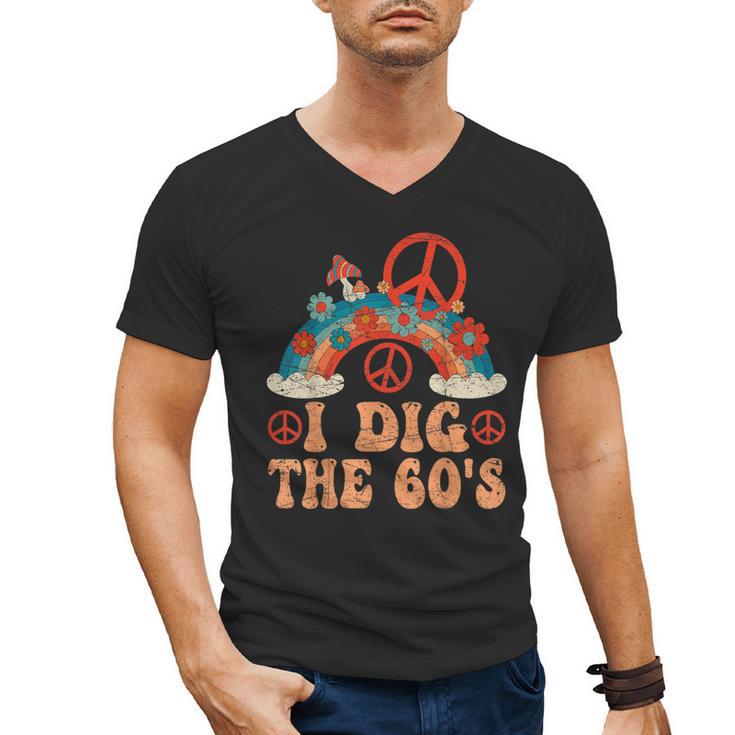 I Dig The 60s Aesthetic Nostalgia 1960's Retro 60s Party Men's V-Neck T-Shirt