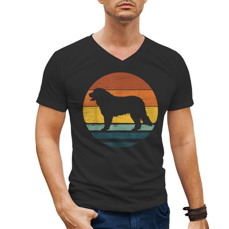 Golden Mountain Vintage Retro Mum Dad Dog Men Women Kids Men's V-Neck T-Shirt