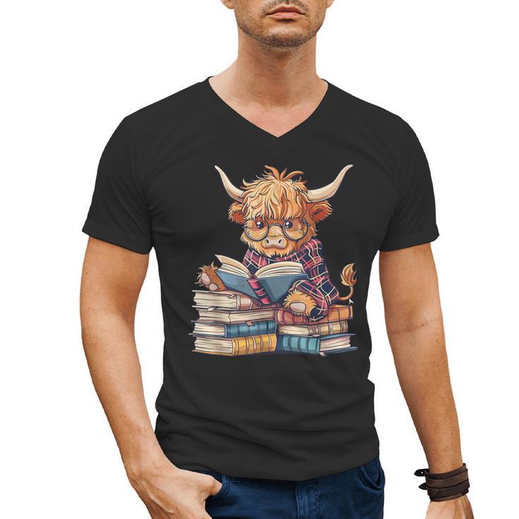 Highland Cow Reading Book Librarian Library Men's V-Neck T-Shirt