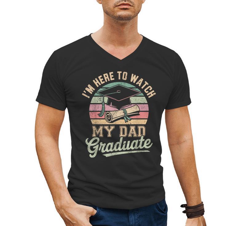 I'm Here To Watch My Dad Graduated 2025 Graduation Men's V-Neck T-Shirt