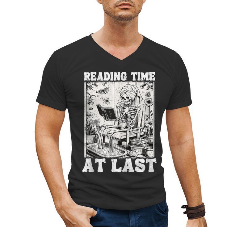 Reading Time At Last Book Lover Introvert Skeleton Reading Men's V-Neck T-Shirt