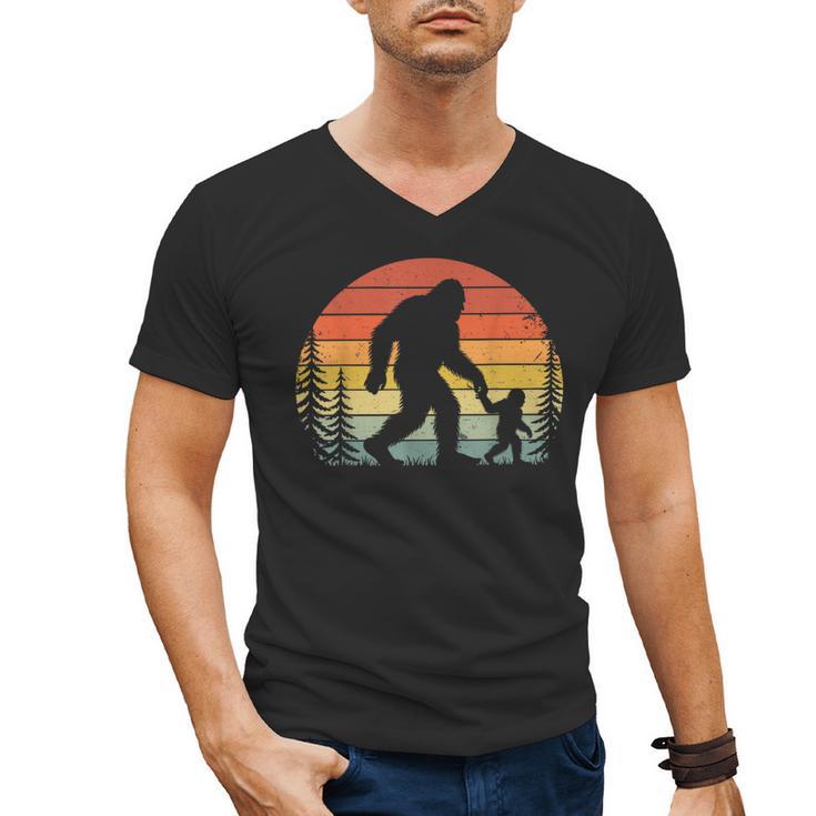 Retro Vintage Bigfoot Dad Fathers Day Father Son Matching Men's V-Neck T-Shirt