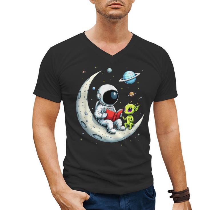UFO Alien Astronaut Reading Book In Space Men's V-Neck T-Shirt