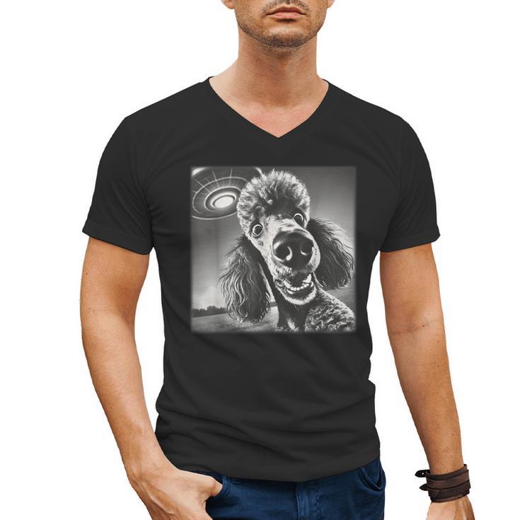 Vintage Poodle Selfie With UFO Alien Photobooth Dog Mom Dad Men's V-Neck T-Shirt