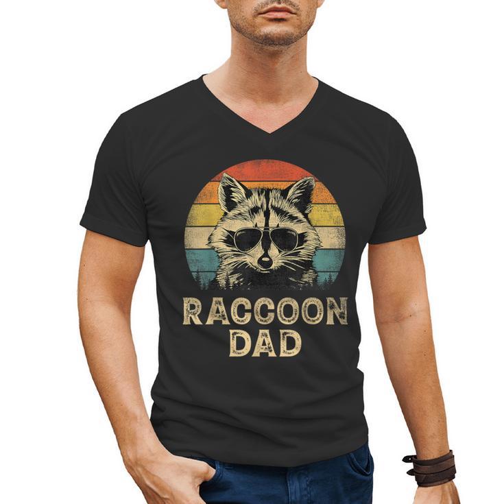 Vintage Raccoon Dad Raccoon Lovers Daddy Father's Day Men's V-Neck T-Shirt