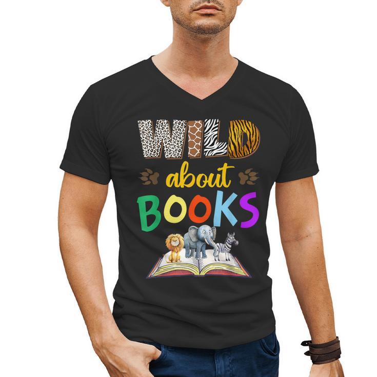 Wild About Reading Books Reader Bookworm Animals Book Lover Men's V-Neck T-Shirt