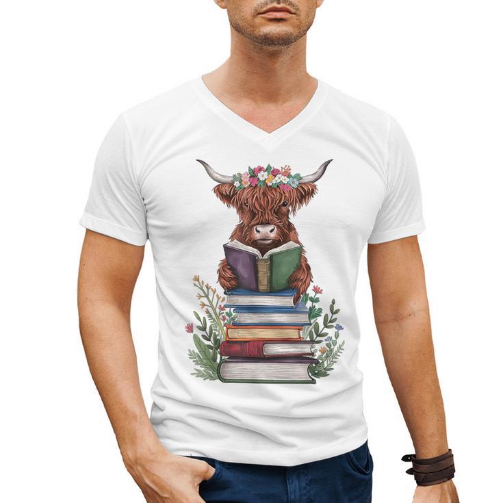 Cute Highland Cow With Book Floral Bookworm Librarian Book Men's V-Neck T-Shirt