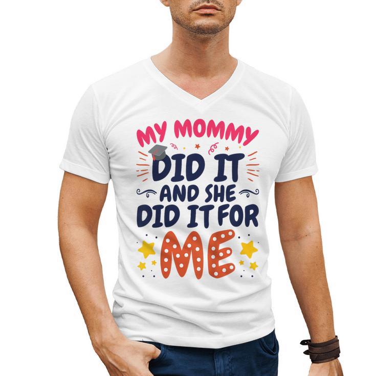 Kids My Mommy Did It Graduation Mom Graduate Men's V-Neck T-Shirt