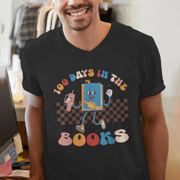 100 Days In The Books Celebration Retro School Men's V-Neck T-Shirt