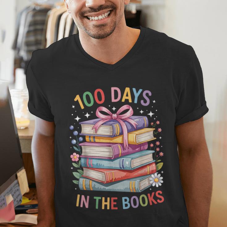 100 Days In The Books Cute Book 100 Days Of School Teachers Men's V-Neck T-Shirt