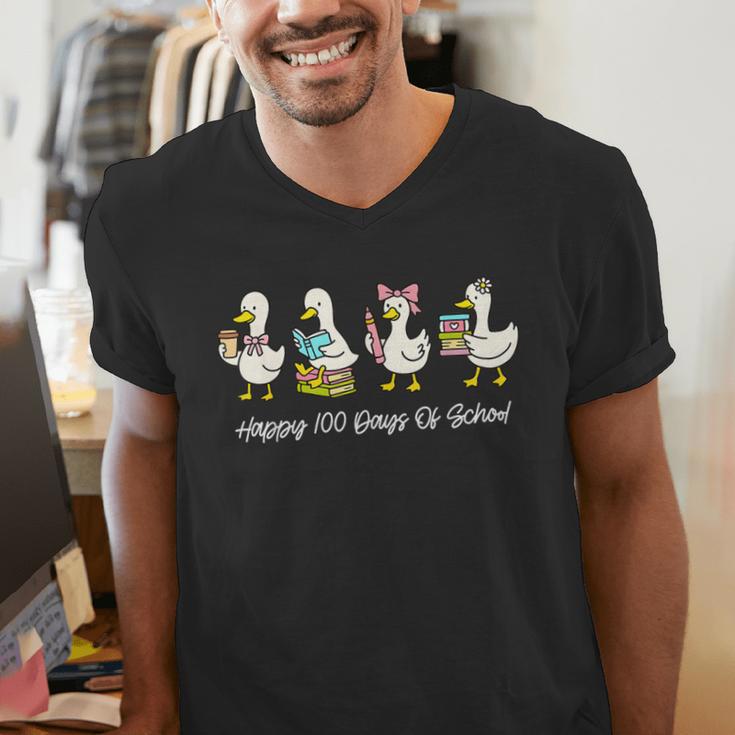 100 Days Of School Cute Goose Coffee Books Teacher Life Men's V-Neck T-Shirt