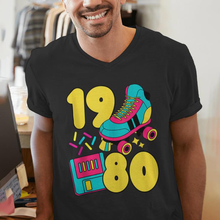 1980 Retro Raised In The 80s Old School Nostalgia Vibes Men's V-Neck T-Shirt