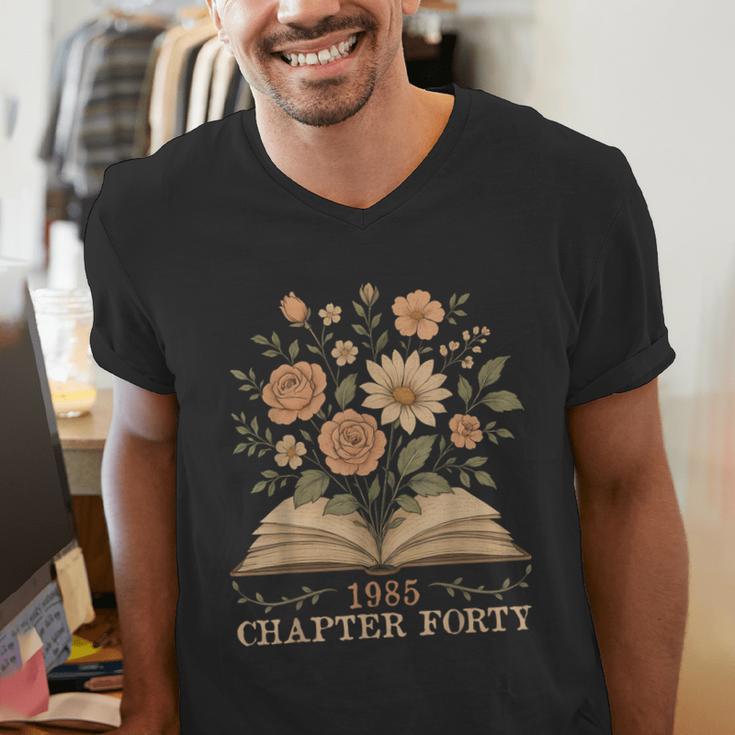 1985 Chapter Forty 40th Birthday Wildflower Book 40 Year Old Men's V-Neck T-Shirt