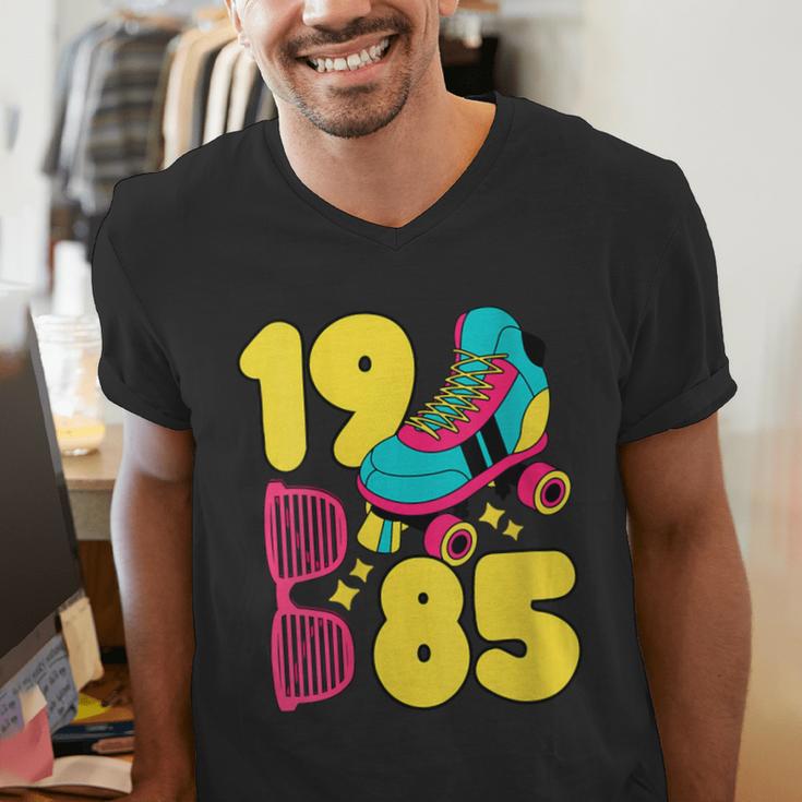 1985 Retro Raised In The 80s Old School Nostalgia Vibes Men's V-Neck T-Shirt 1985 Retro Raised In The 80s Old School Nostalgia Vibes Men's V-Neck T-Shirt