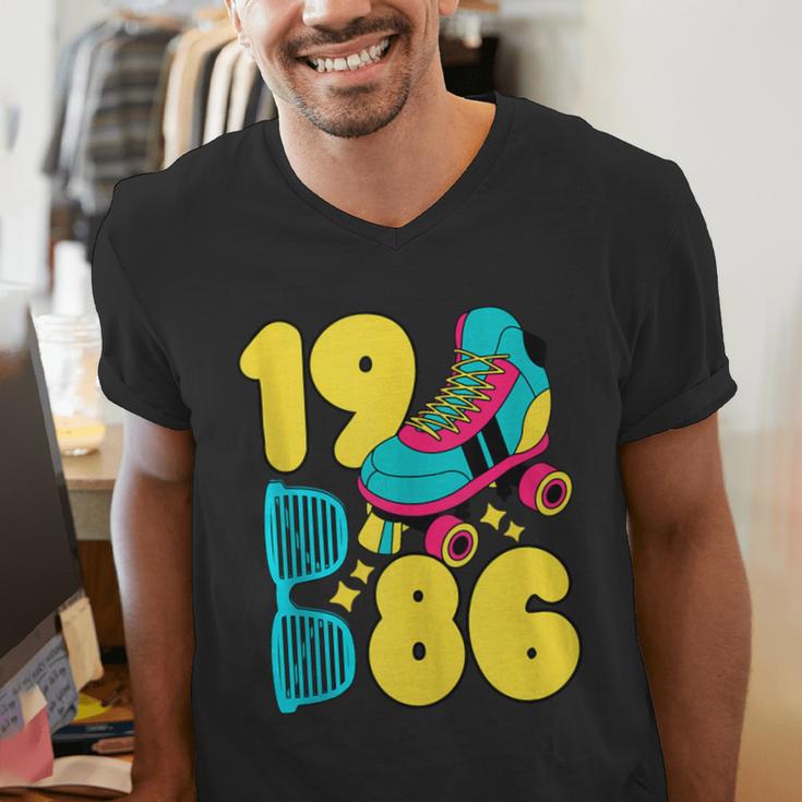 1986 Retro Raised In The 80s Old School Nostalgia Vibes Men's V-Neck T-Shirt