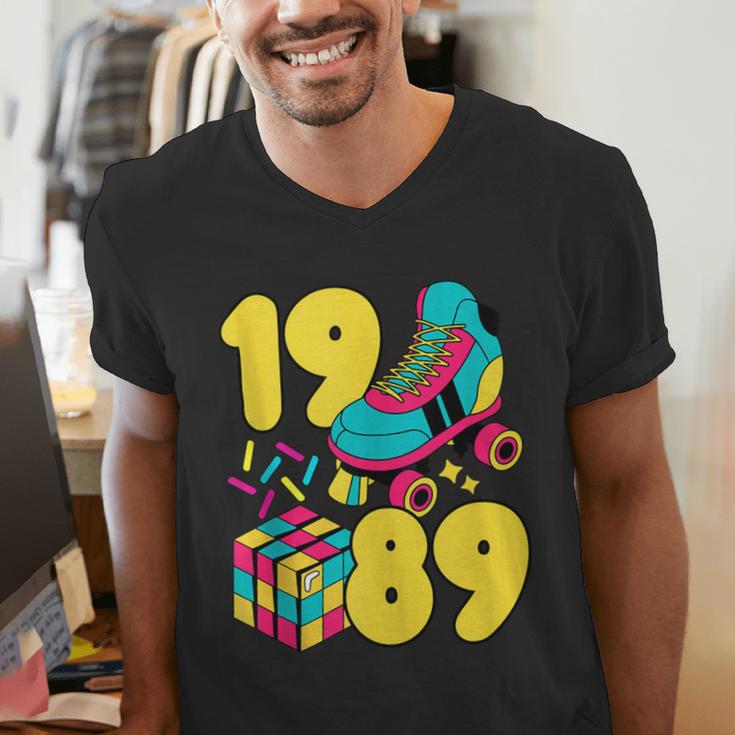1989 Retro Raised In The 80s Old School Nostalgia Vibes Men's V-Neck T-Shirt