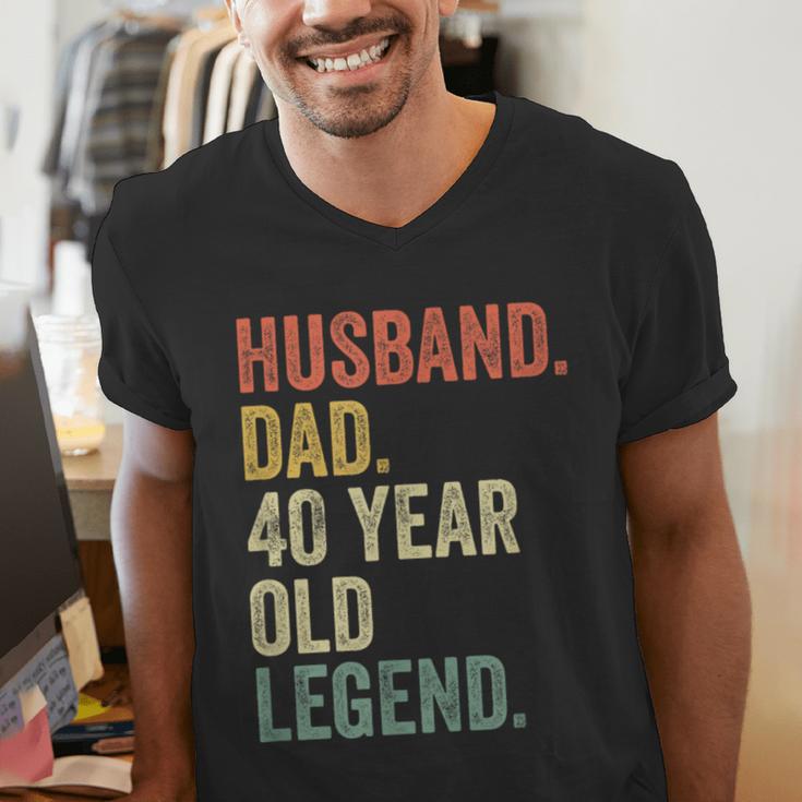 40th Birthday For Men Vintage Dad 1980 Men's V-Neck T-Shirt
