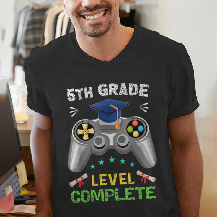 5th Grade Level Complete Gaming Graduation Class 2023 Gamer Men's V-Neck T-Shirt