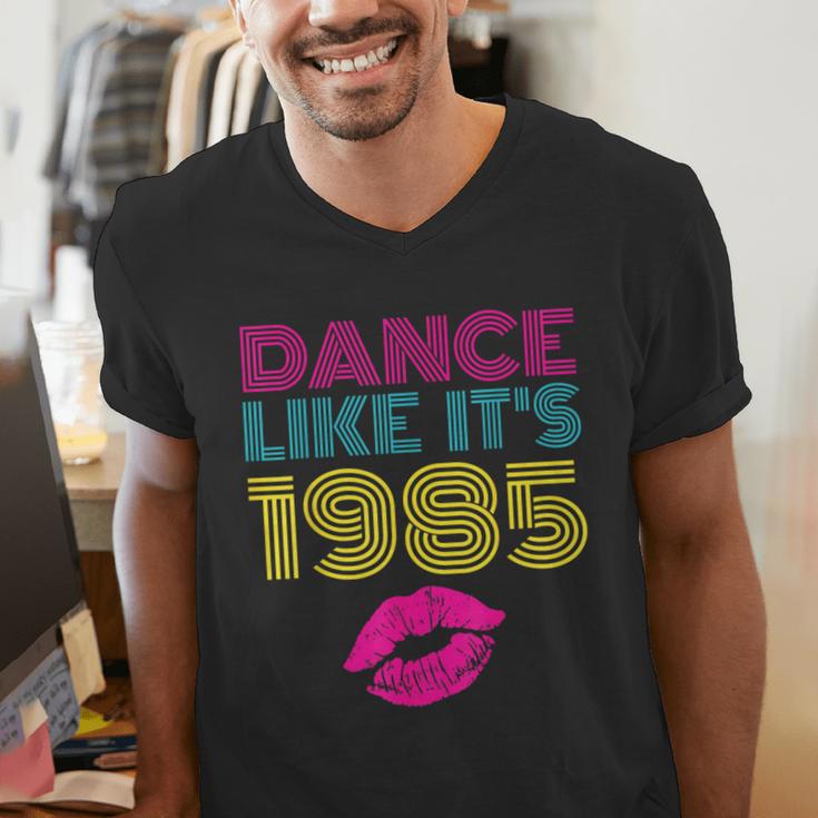 80s Outfit Women Nostalgia Eighties Party Men's V-Neck T-Shirt