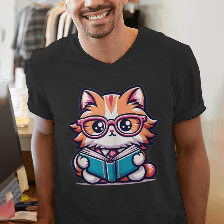 Adorable Book Lover Maine Coon Cat With Reading Glasses Cute Men's V-Neck T-Shirt