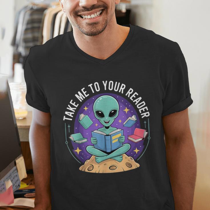 Alien Reader Reading Teacher Librarian Book Lover Men's V-Neck T-Shirt