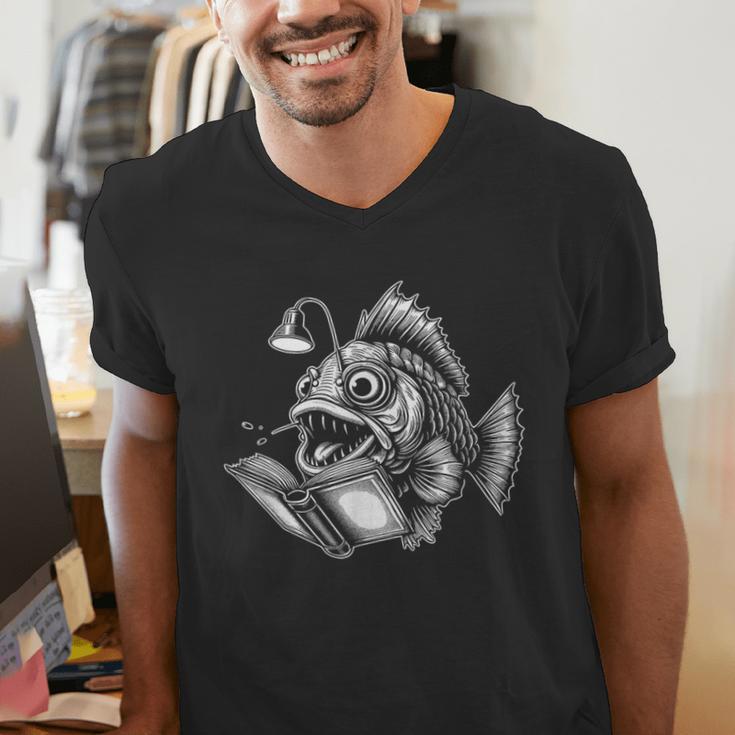 Anglerfish Reading Book Art Men's V-Neck T-Shirt Anglerfish Reading Book Art Men's V-Neck T-Shirt