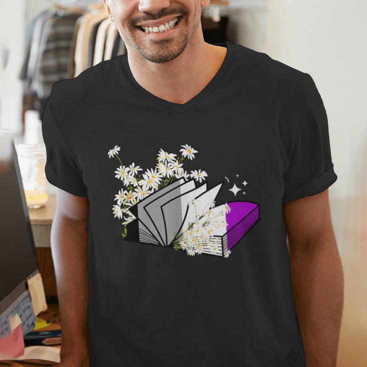 Asexual Book Lover LGBT Reading Pride Ace Flag Daisy Men's V-Neck T-Shirt Asexual Book Lover LGBT Reading Pride Ace Flag Daisy Men's V-Neck T-Shirt