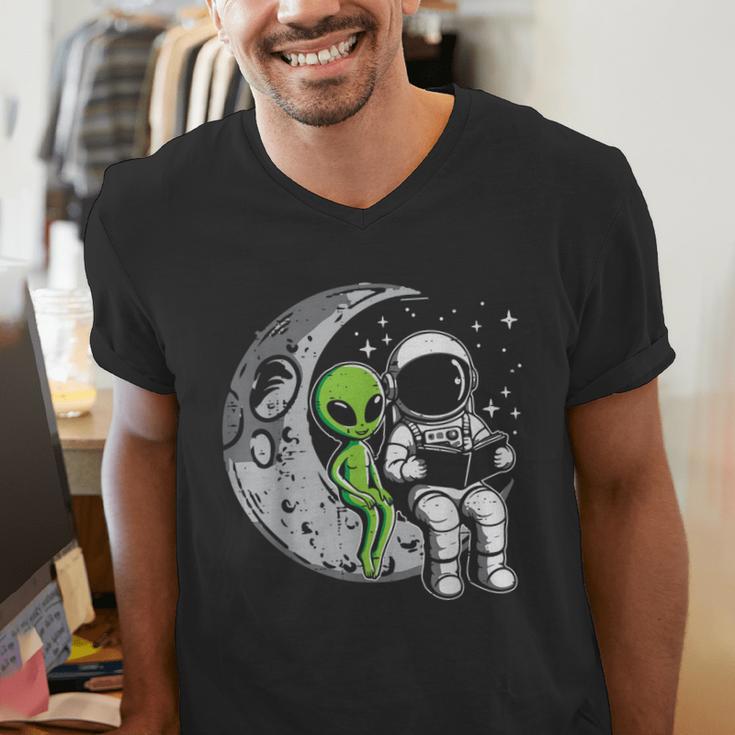 Astronaut Reading Book To Alien Moon Space Women Kids Men Men's V-Neck T-Shirt Astronaut Reading Book To Alien Moon Space Women Kids Men Men's V-Neck T-Shirt