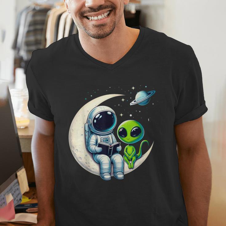 Astronaut Reading Book To Alien Shirt Moon Space Lover Kids Men's V-Neck T-Shirt Astronaut Reading Book To Alien Shirt Moon Space Lover Kids Men's V-Neck T-Shirt