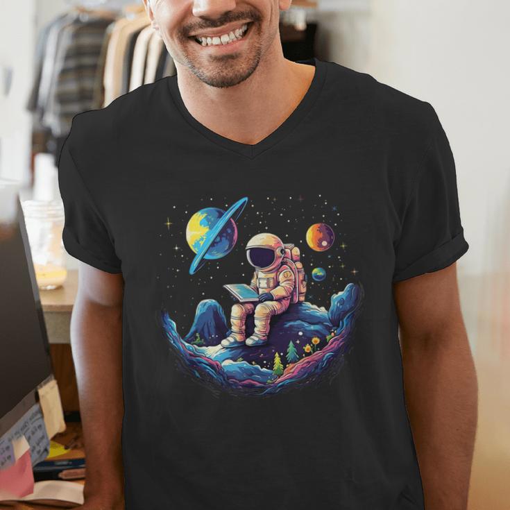 Astronaut Reading Book In Space Books Lover Bookworm Men's V-Neck T-Shirt