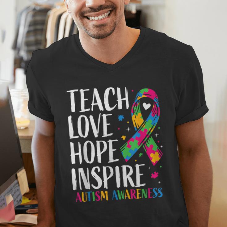 Autism Awareness Ribbon Mom Dad Kids Autistic Support Autism Men's V-Neck T-Shirt